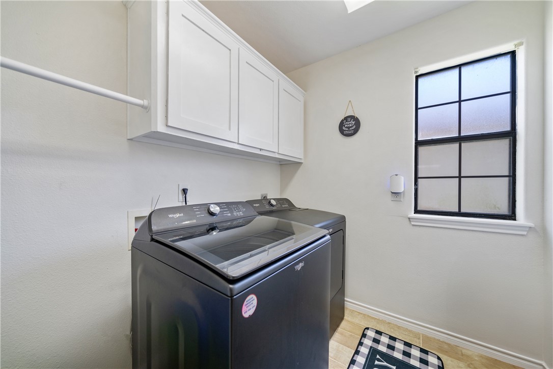 7806 Northwind Dr Property Photo 17