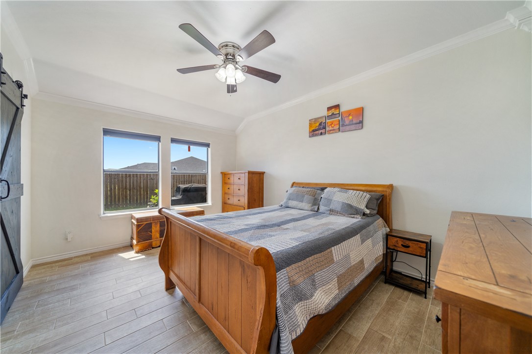 7806 Northwind Dr Property Photo 18