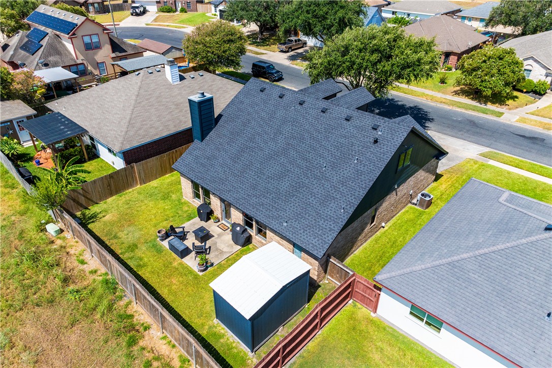 7806 Northwind Dr Property Photo 32