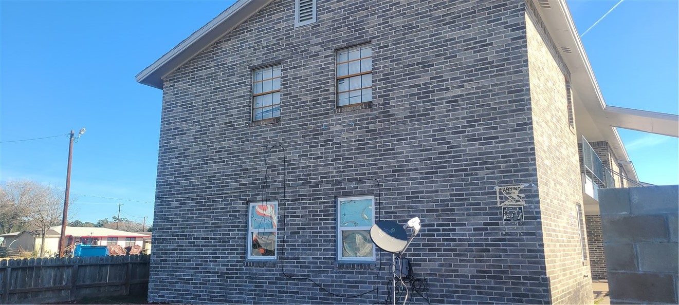 305 S San Patricio B1,c2,or C-3 Property Photo 1