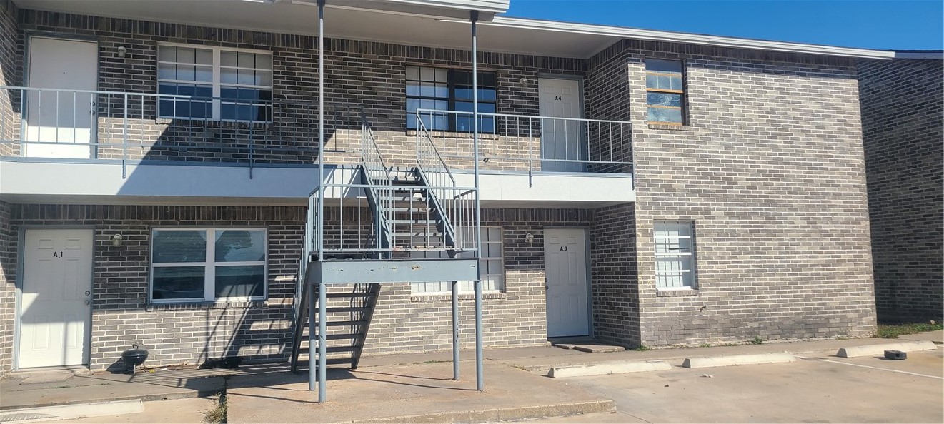 305 S San Patricio B1,c2,or C-3 Property Photo 2