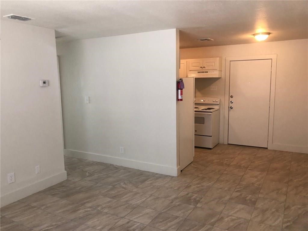 305 S San Patricio B1,c2,or C-3 Property Photo 5