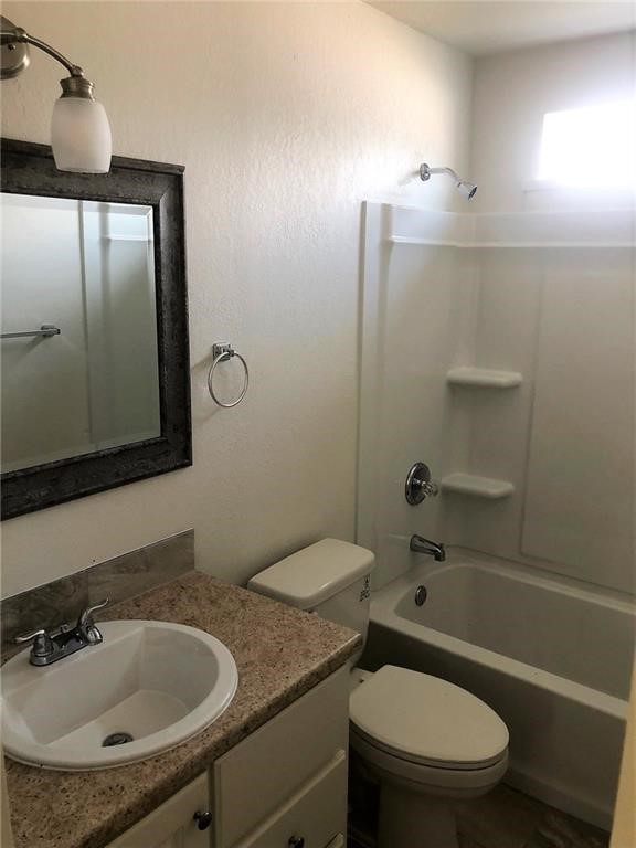 305 S San Patricio B1,c2,or C-3 Property Photo 7