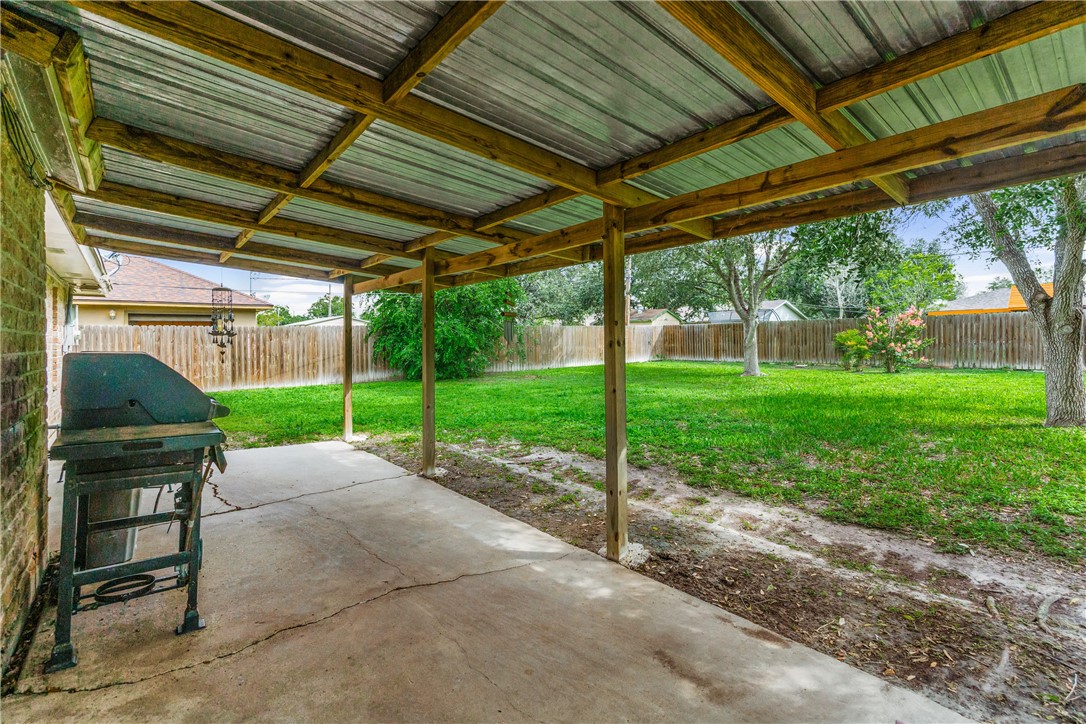 546 Vista Dr Property Photo 3