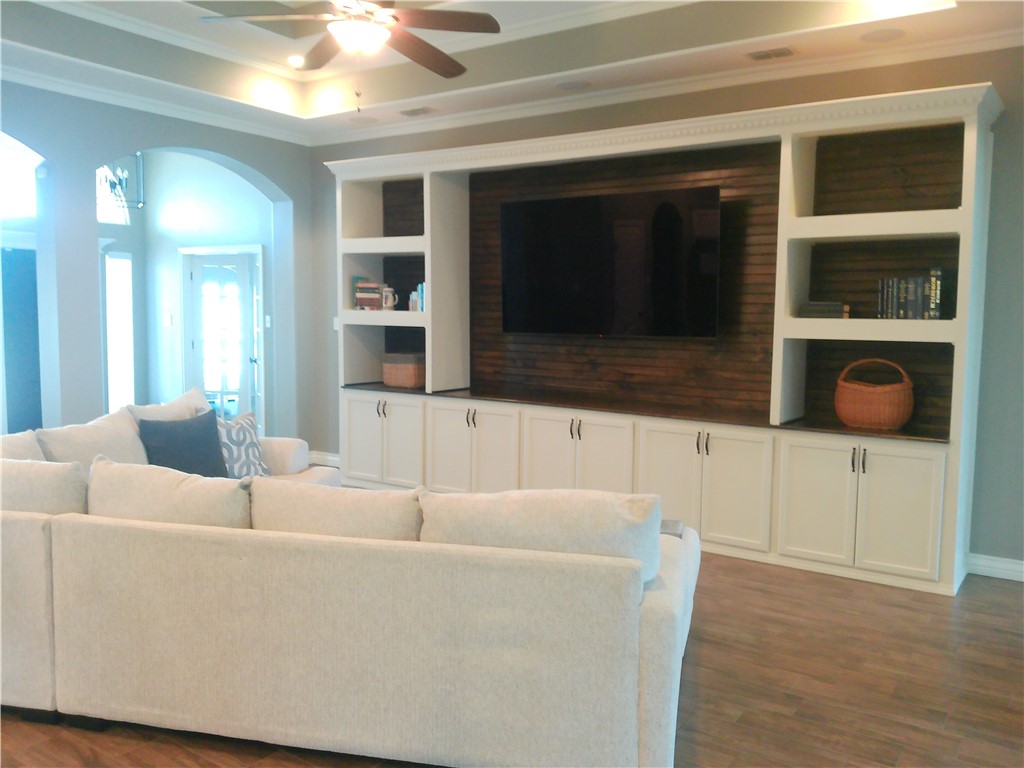 8206 Big Bend Dr Property Photo 2