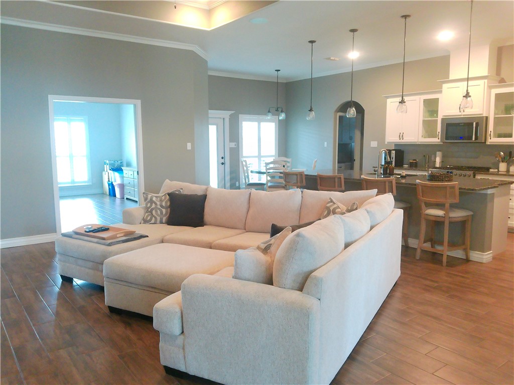 8206 Big Bend Dr Property Photo 3