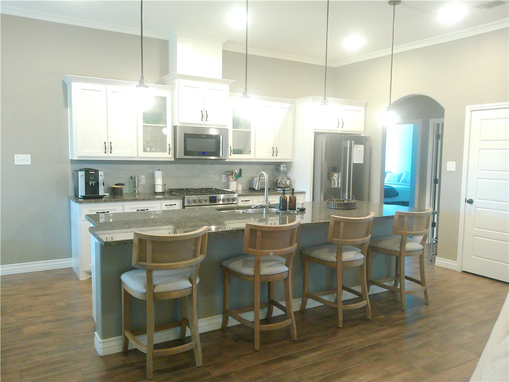 8206 Big Bend Dr Property Photo 5