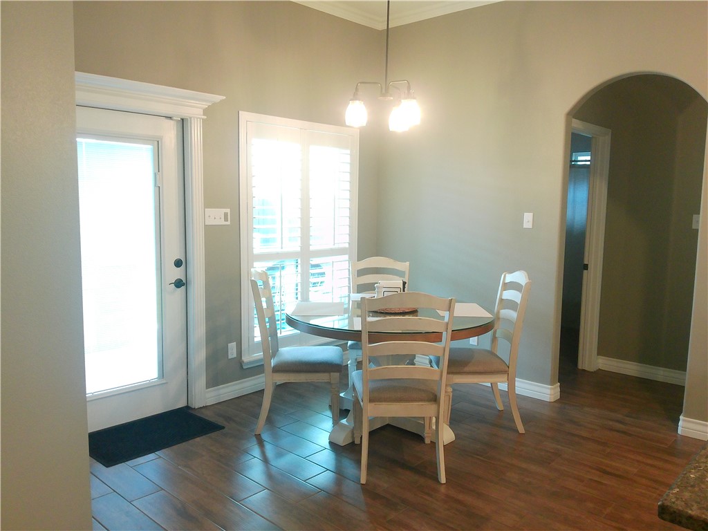 8206 Big Bend Dr Property Photo 6