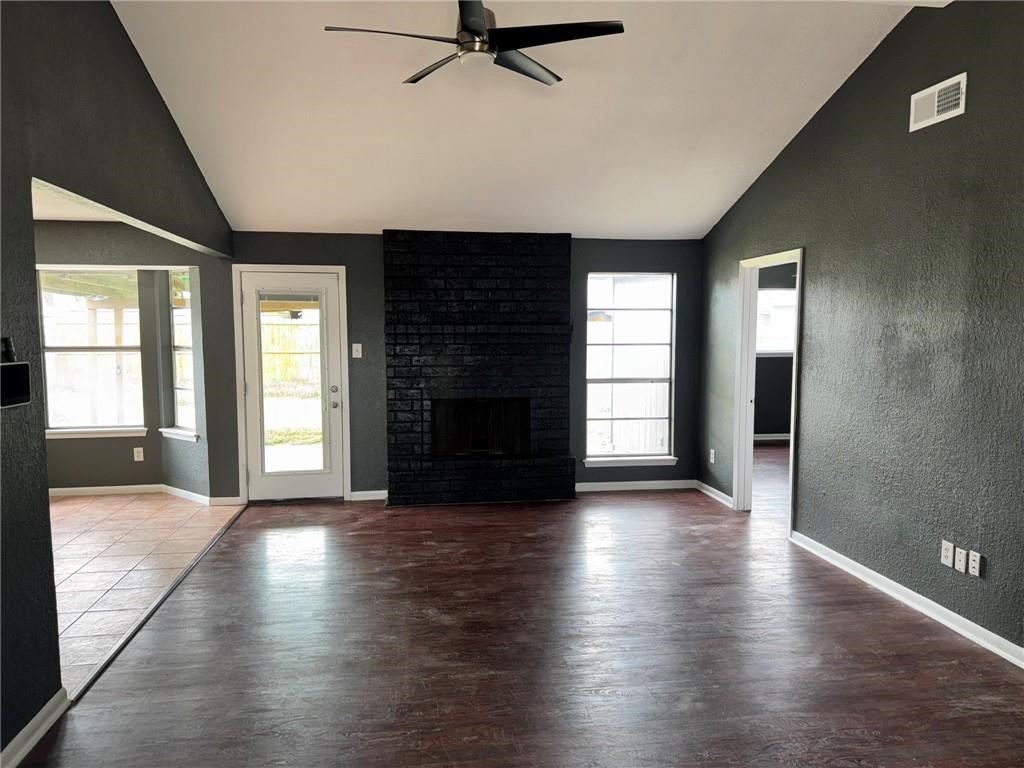 10506 Hemlock Property Photo 4