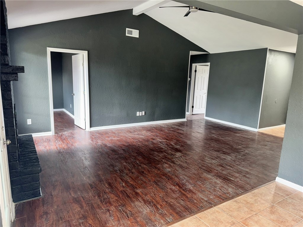 10506 Hemlock Property Photo 5