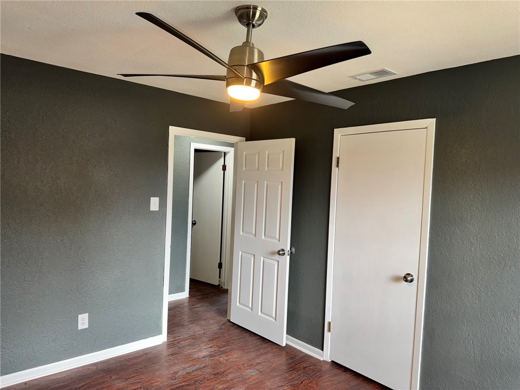 10506 Hemlock Property Photo 8