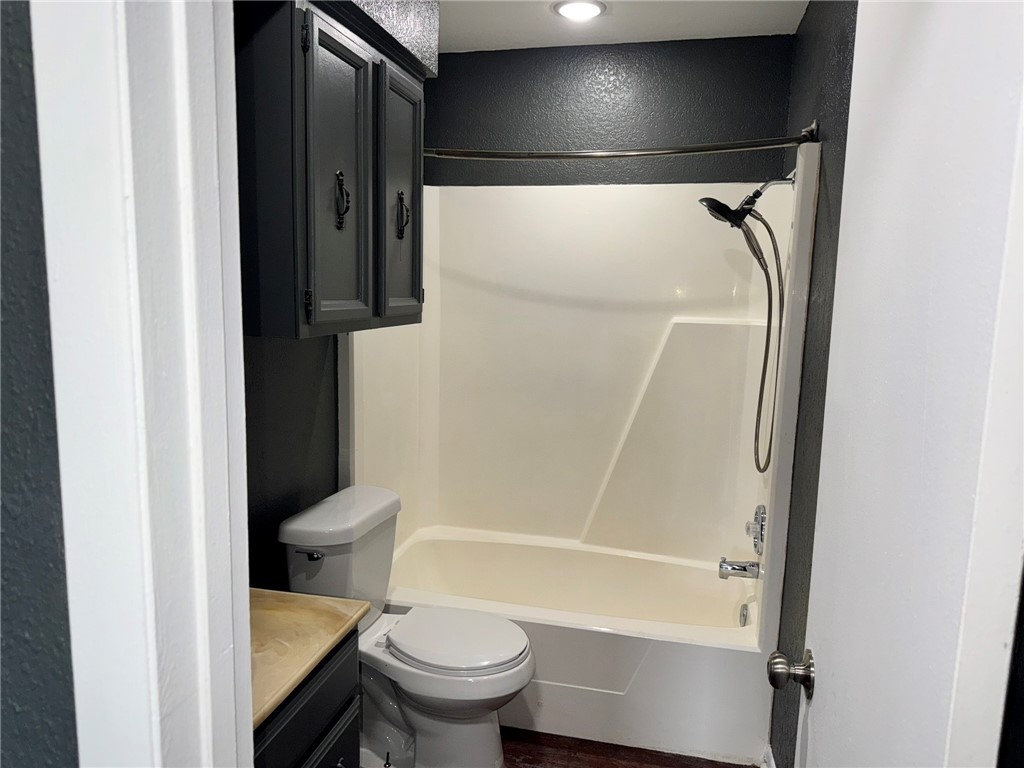 10506 Hemlock Property Photo 11