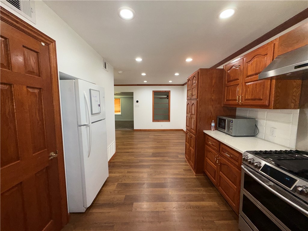 216 E Broadway Ave Property Photo 8