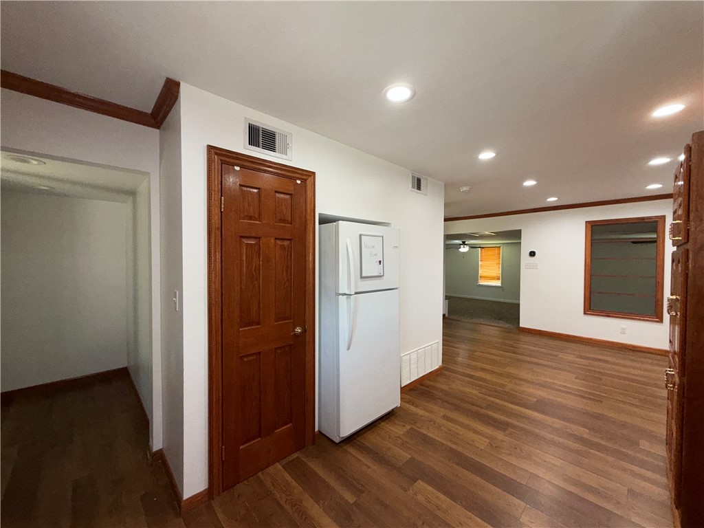 216 E Broadway Ave Property Photo 9