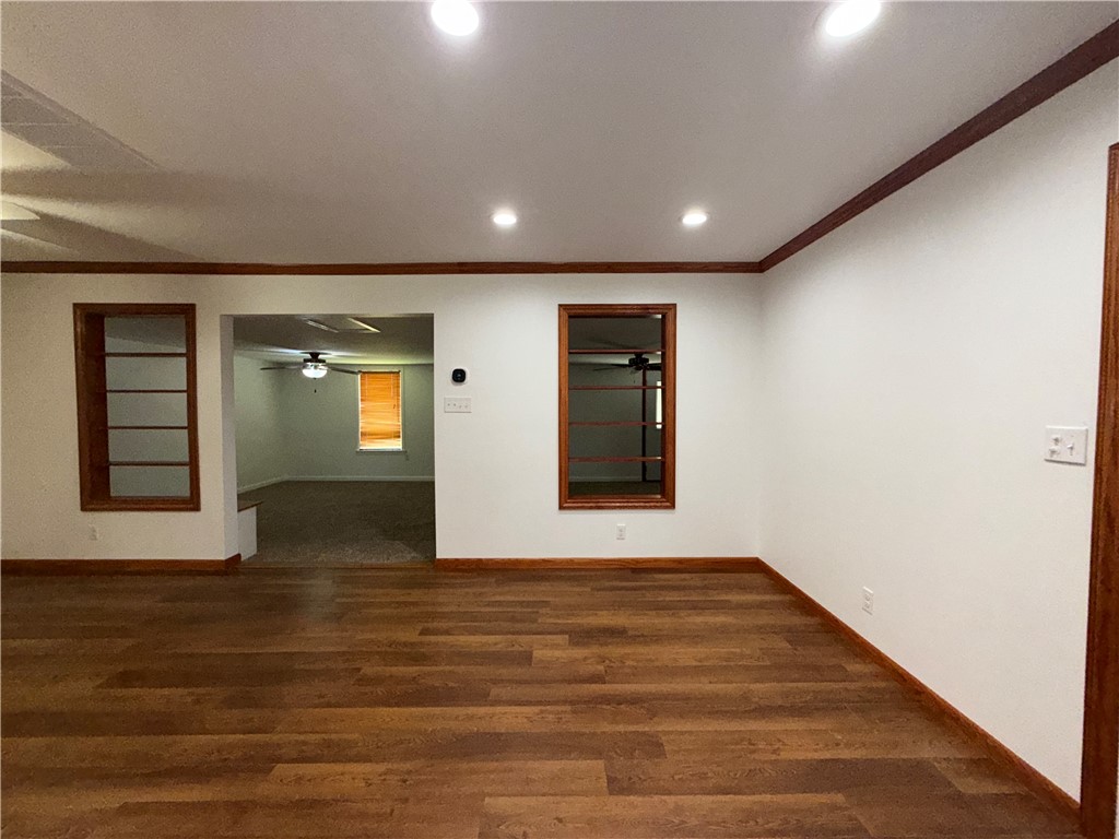 216 E Broadway Ave Property Photo 10