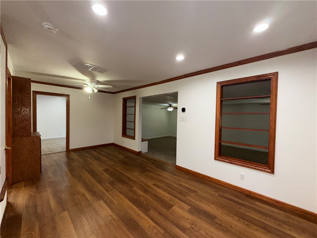 216 E Broadway Ave Property Photo 11