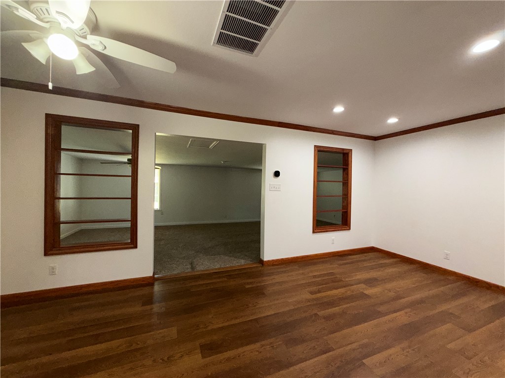 216 E Broadway Ave Property Photo 14