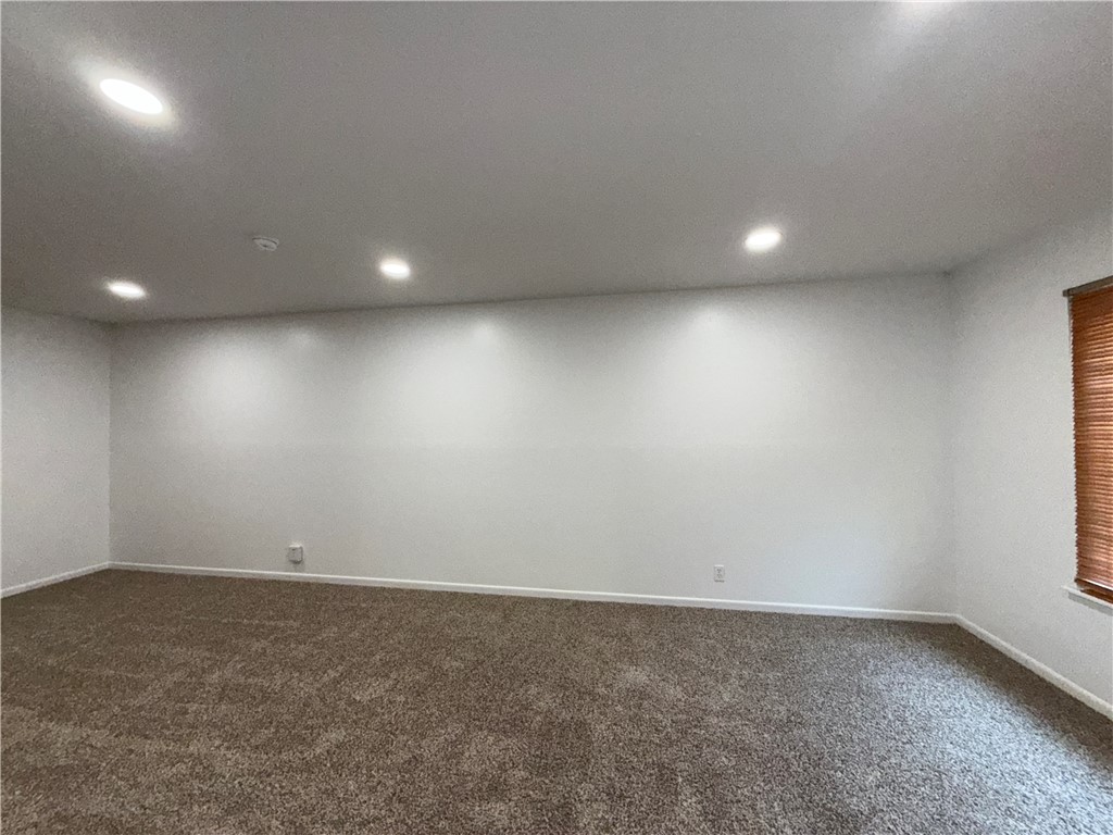 216 E Broadway Ave Property Photo 17