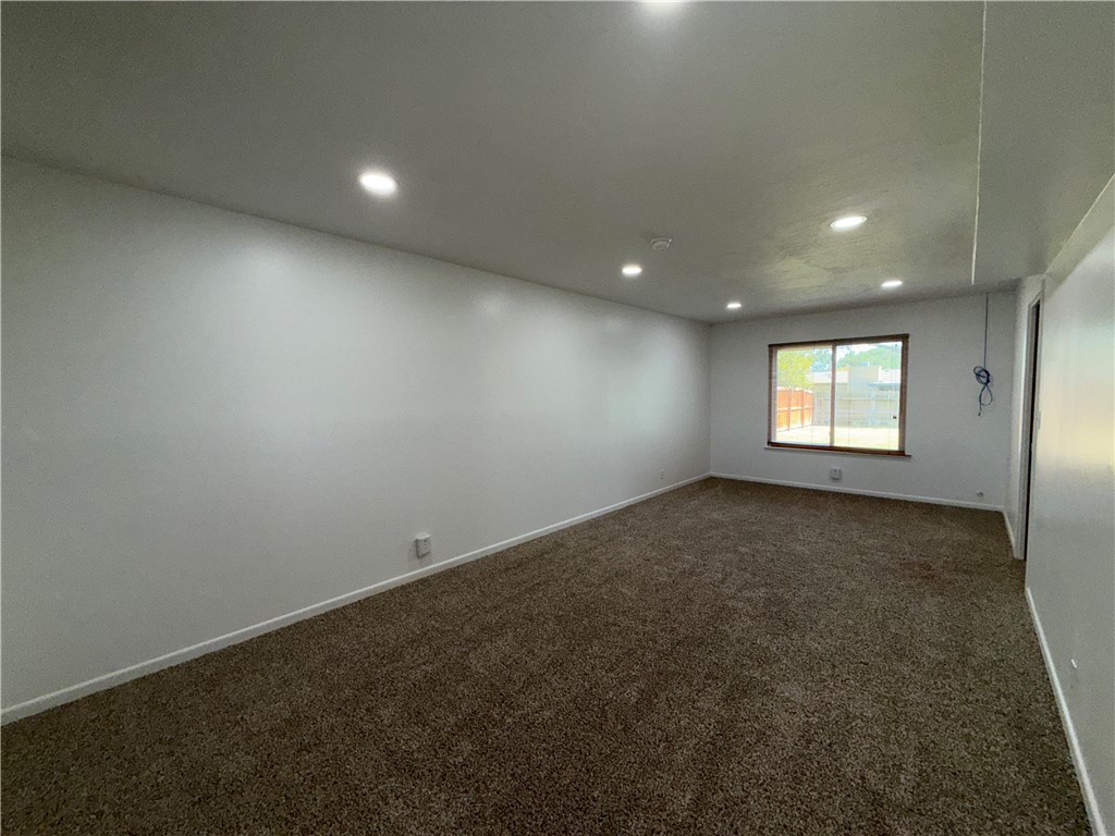 216 E Broadway Ave Property Photo 18