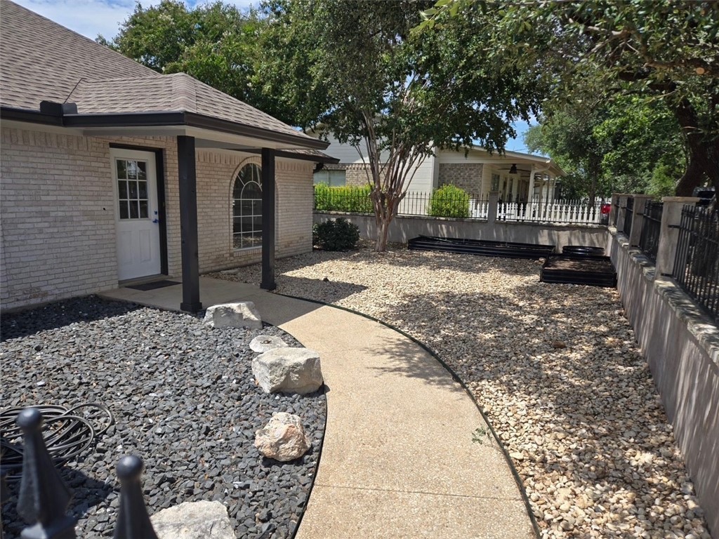 1132 5th Property Photo 3