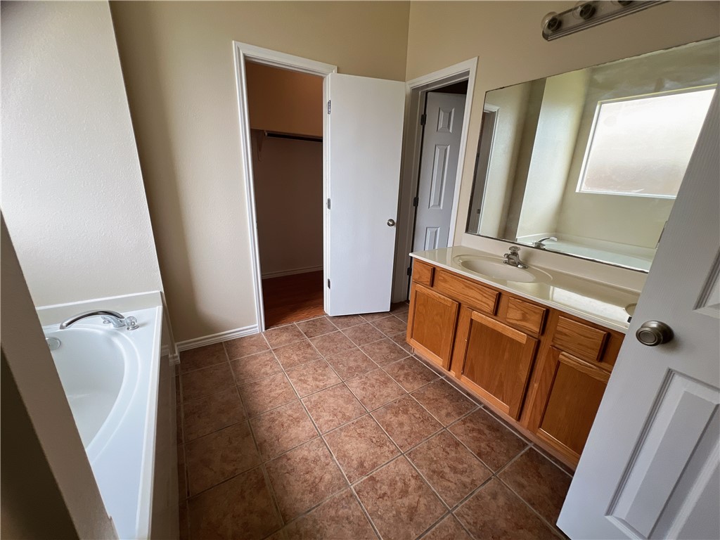 3905 Annemasse Dr Property Photo 18