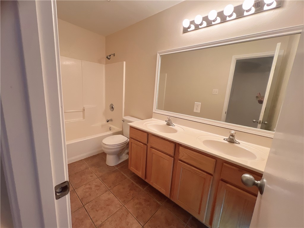 3905 Annemasse Dr Property Photo 28