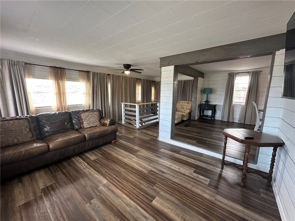 810 S Sandpiper Property Photo 2