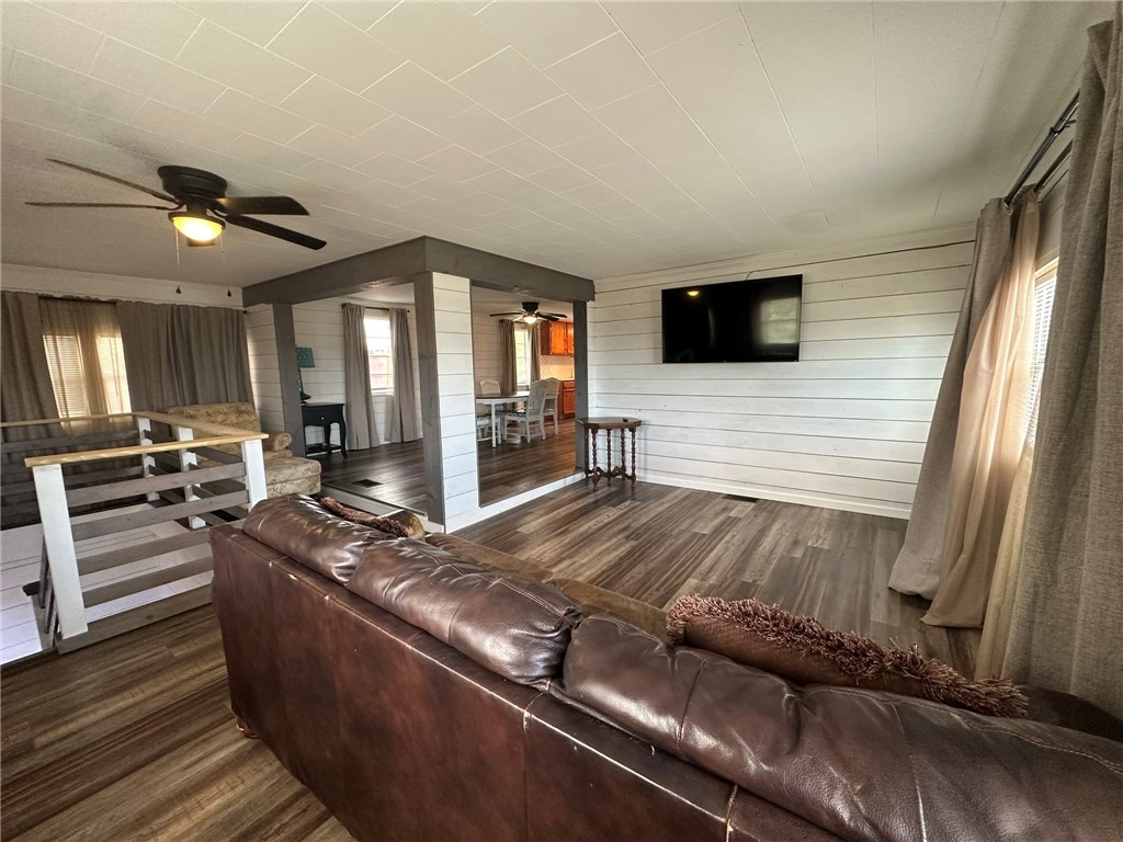 810 S Sandpiper Property Photo 4