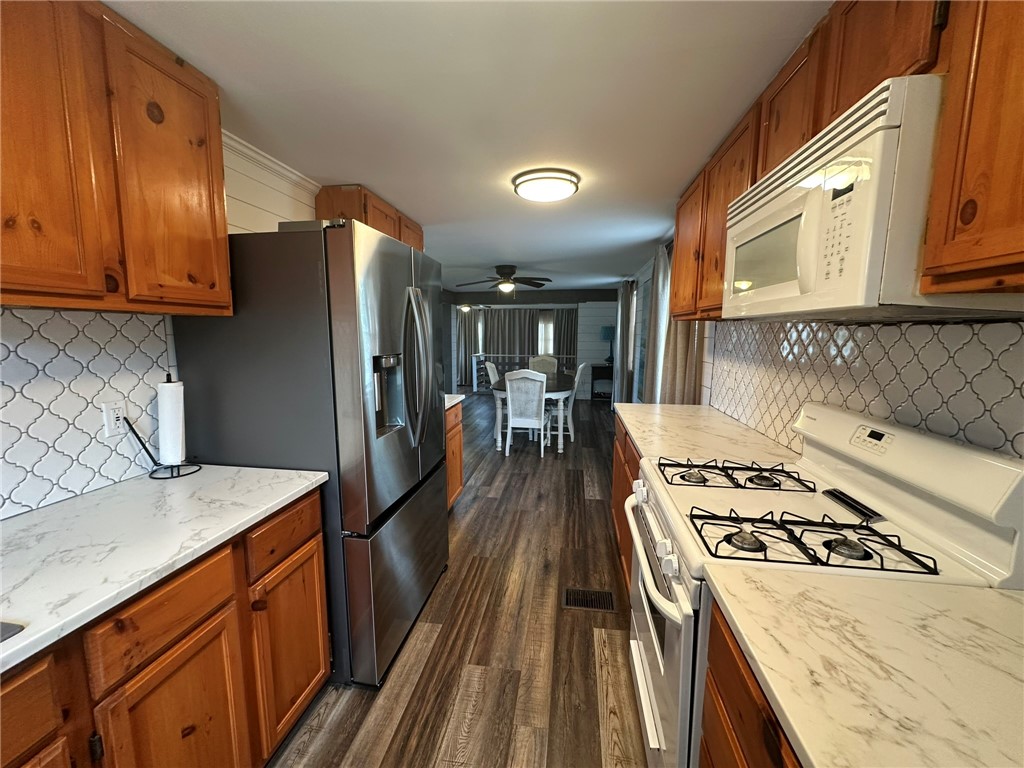 810 S Sandpiper Property Photo 5