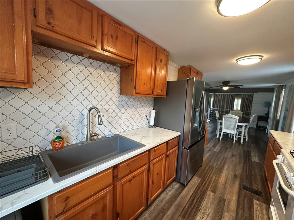 810 S Sandpiper Property Photo 6