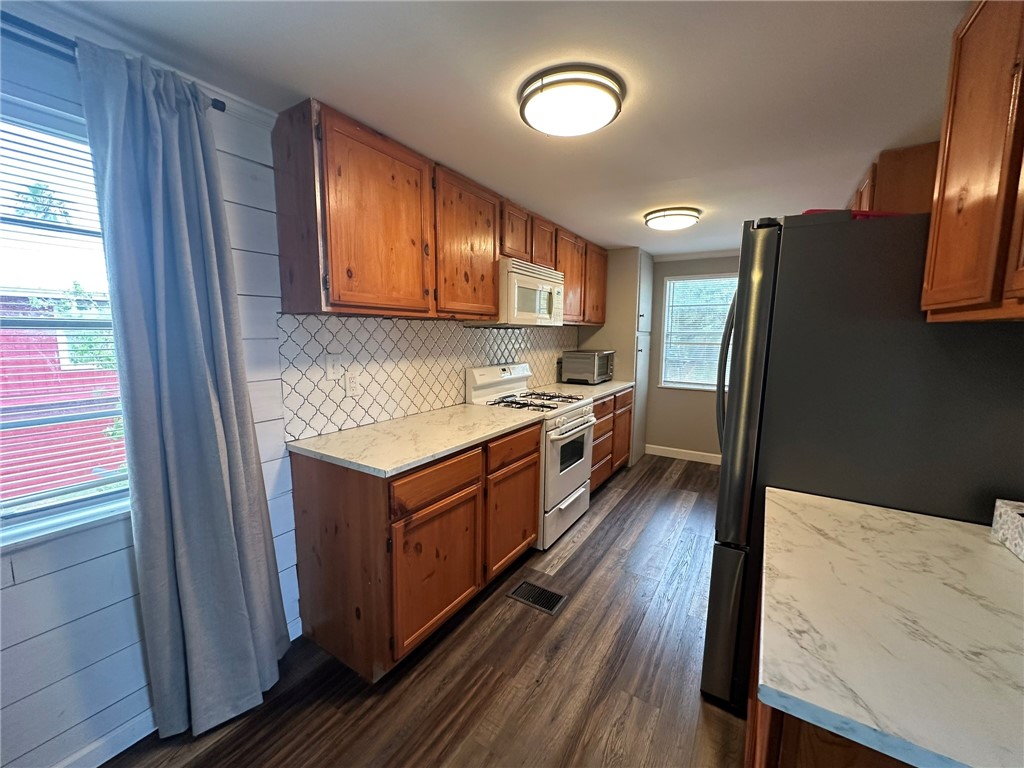 810 S Sandpiper Property Photo 8