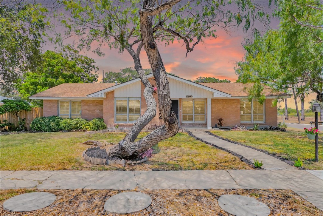 402 Pennington Dr