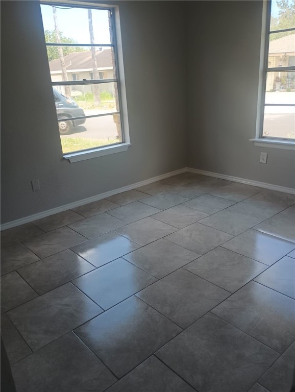 121 Green Trail Dr Property Photo 4