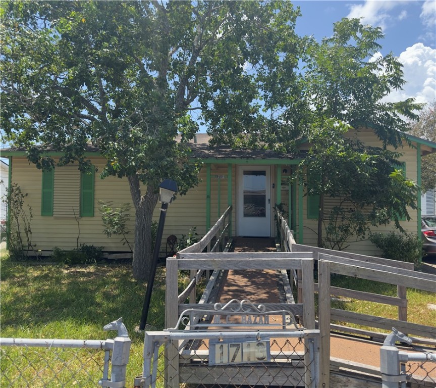 1713 Karen Dr Property Photo 1