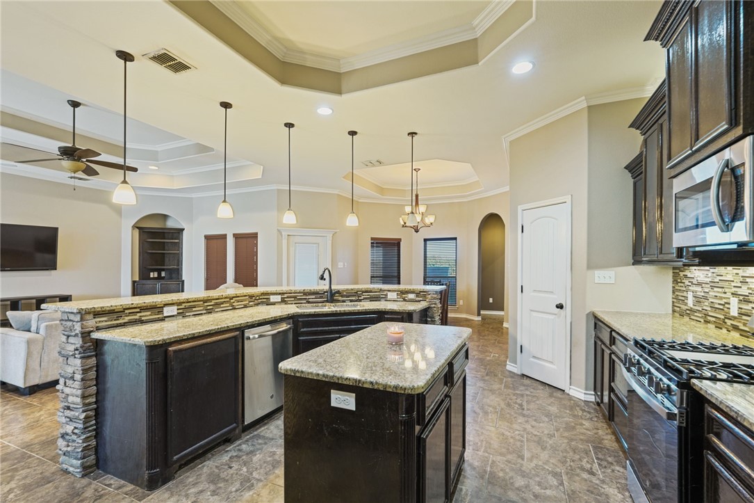 2634 Arshia St Property Photo 6