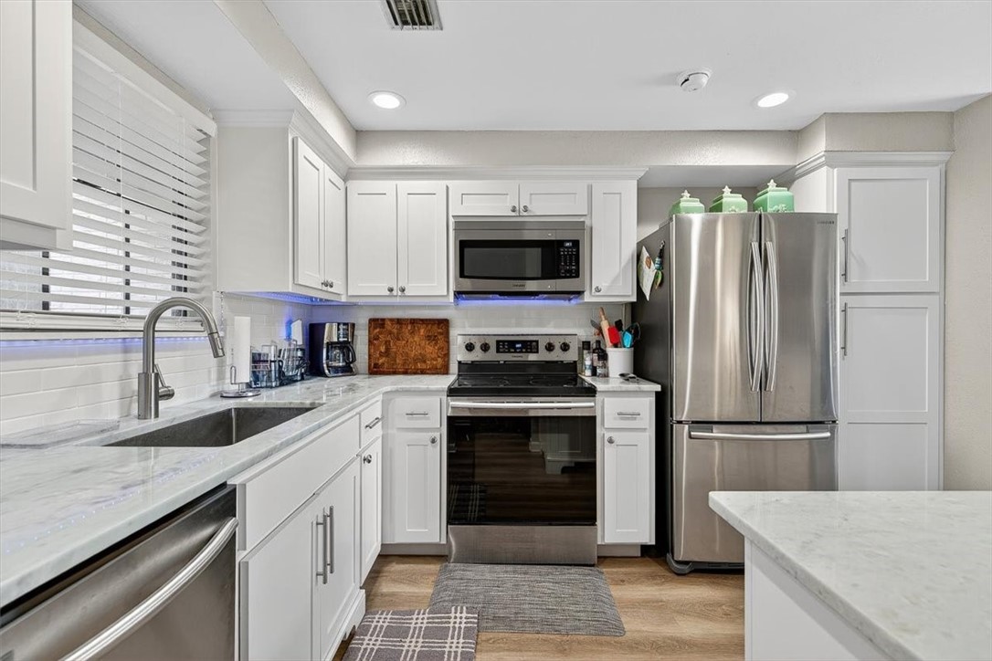 210 Oak Bay St 504 Property Photo 4