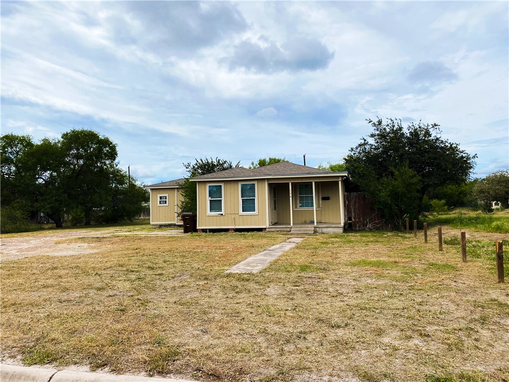 176 W D Ave Property Photo 1