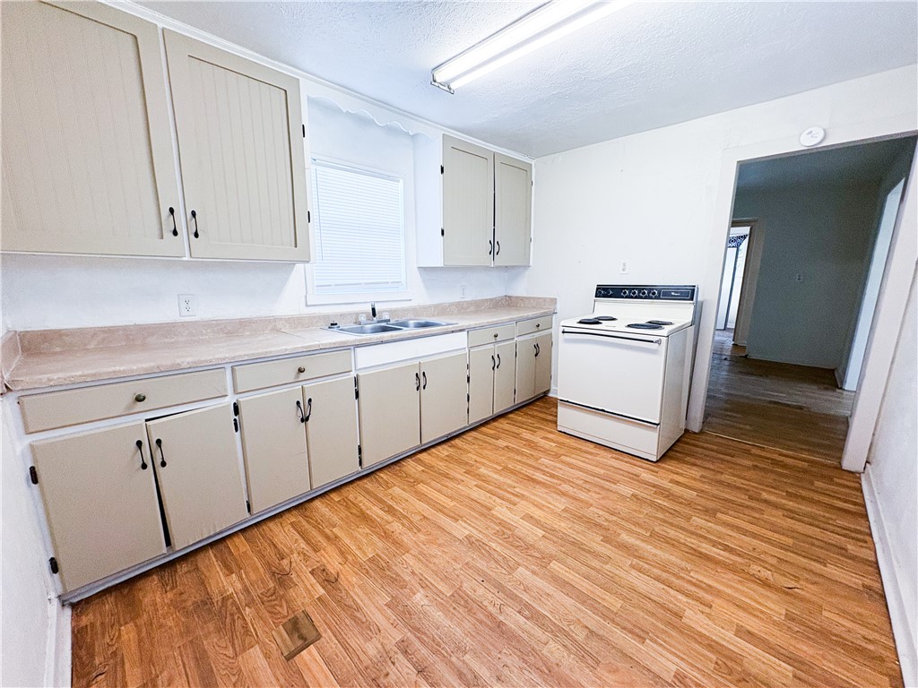 176 W D Ave Property Photo 5