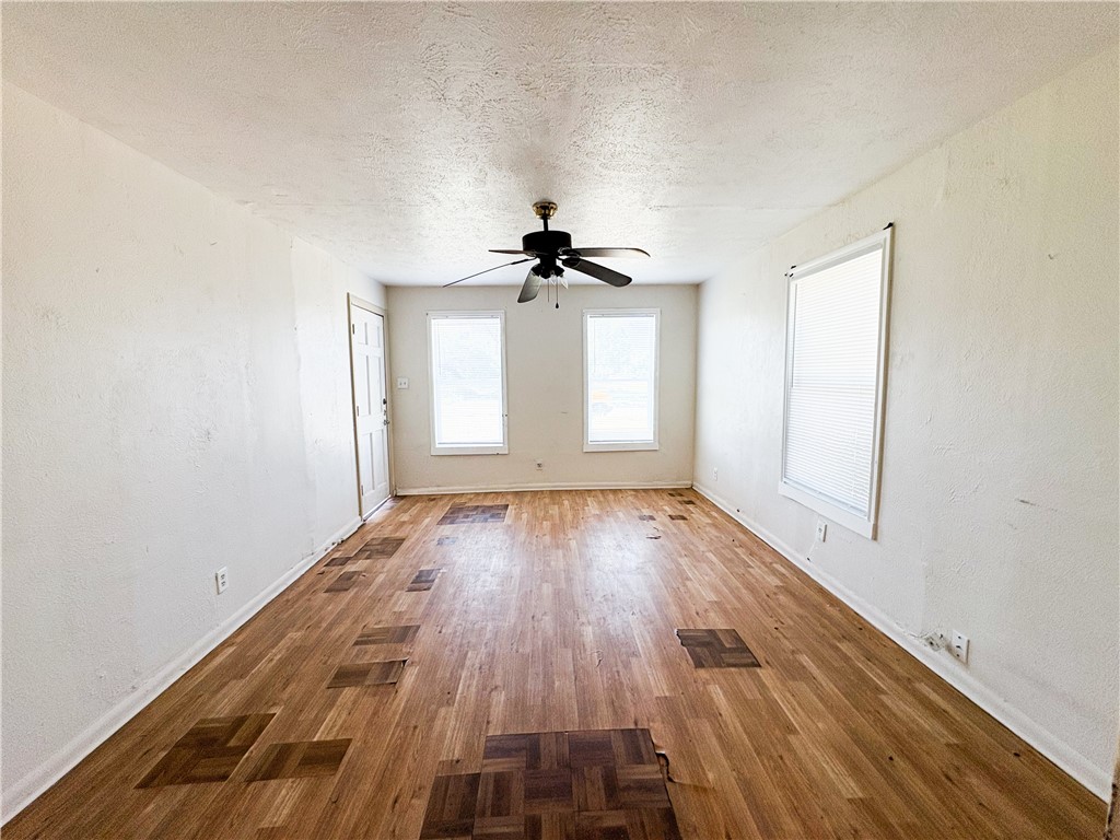 176 W D Ave Property Photo 9