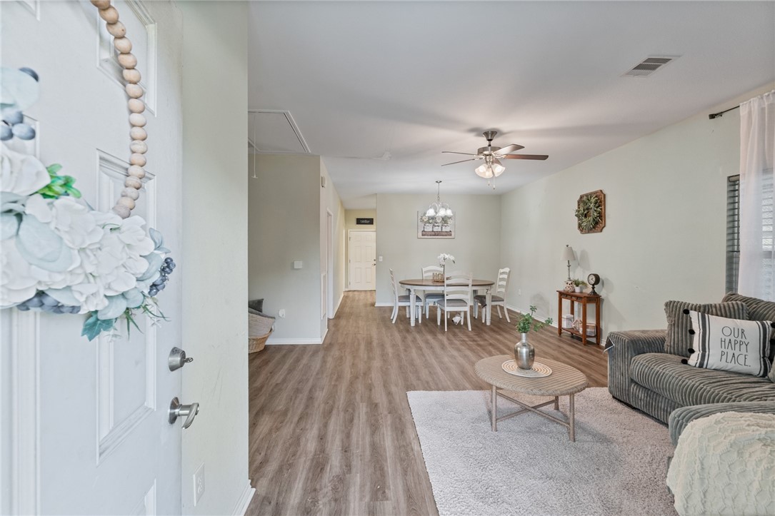 4929 Valley Stream Dr Property Photo 3