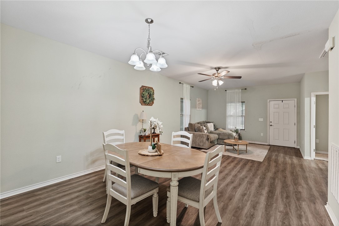 4929 Valley Stream Dr Property Photo 6