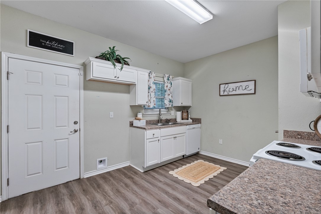 4929 Valley Stream Dr Property Photo 16