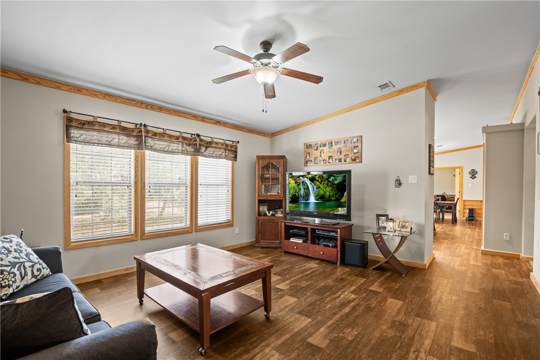 315 Austin St Property Photo 3