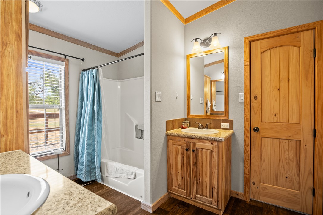 315 Austin St Property Photo 16