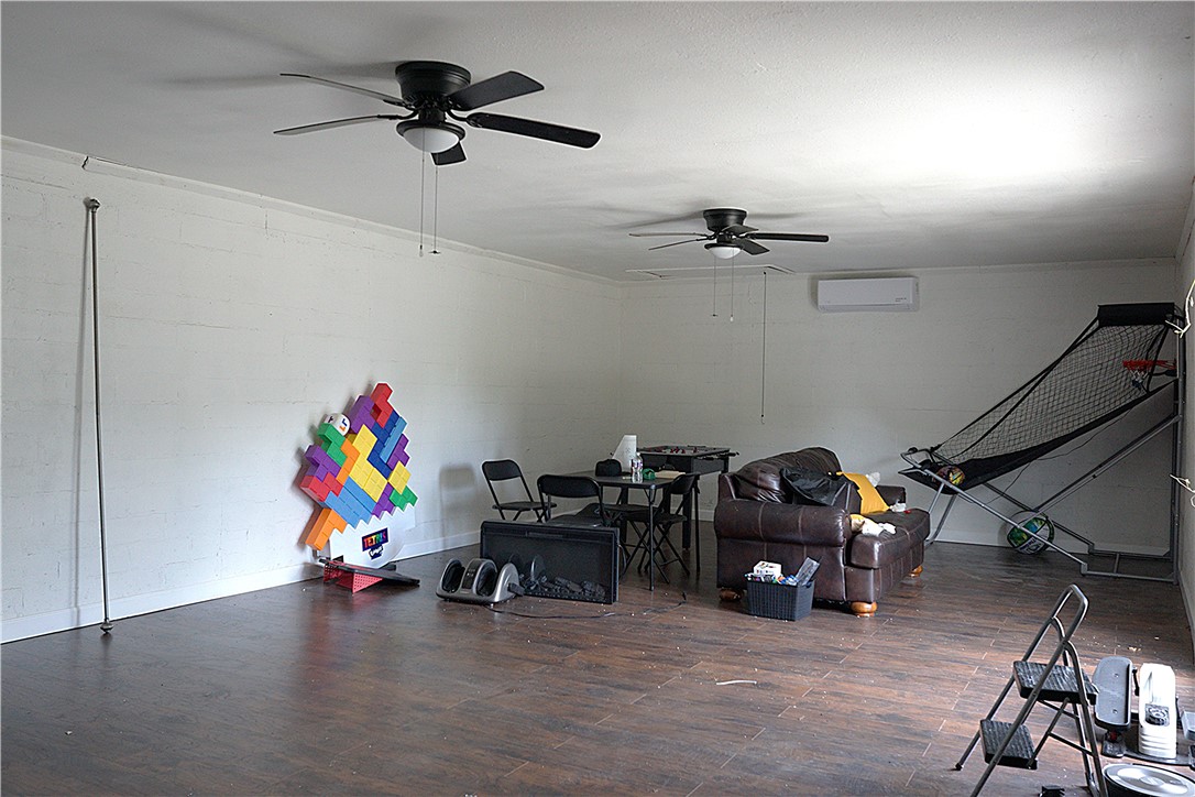 12318 Highway 359 Property Photo 8