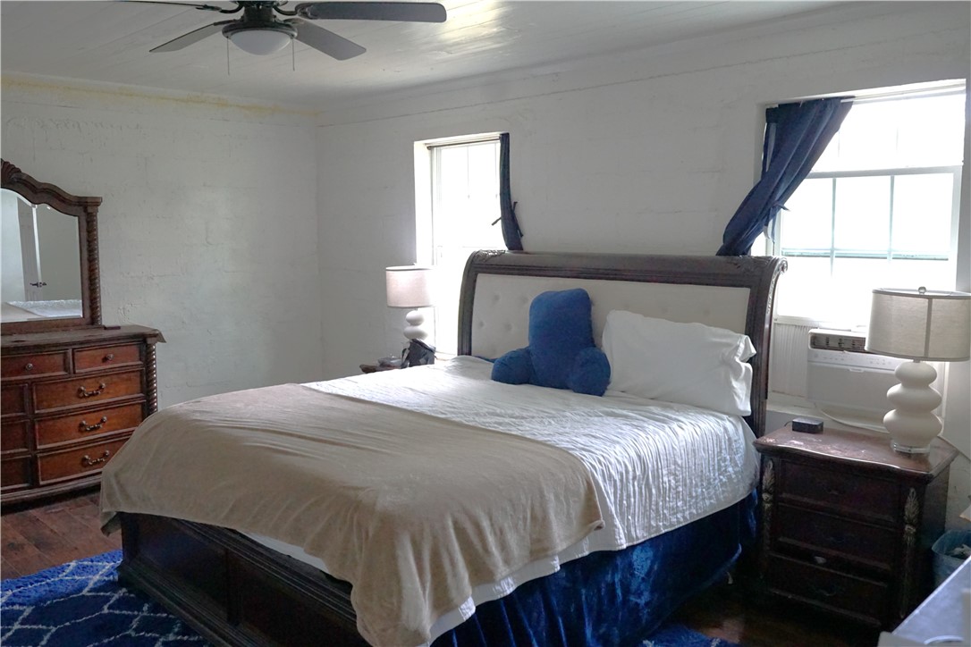 12318 Highway 359 Property Photo 9