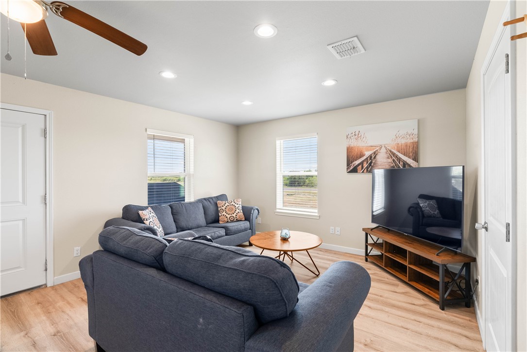 274 Post Oak Ln Property Photo 8