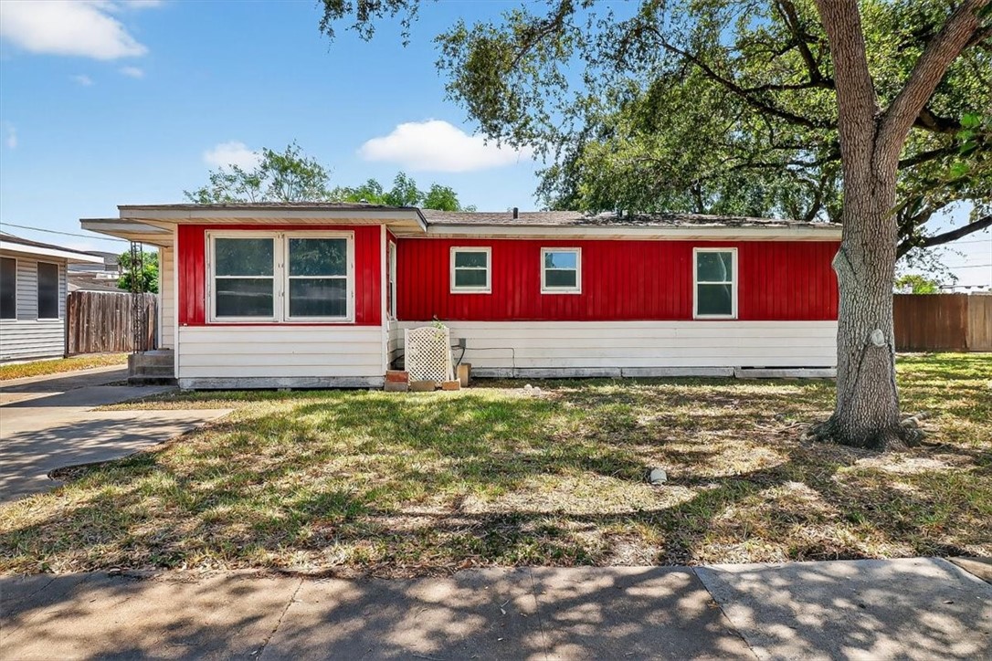 1213 Ray Dr Property Photo 1