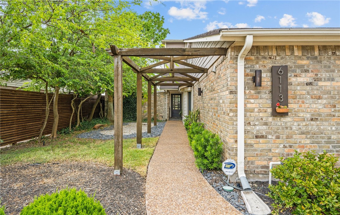 6113 Lost Creek Dr Property Photo 4