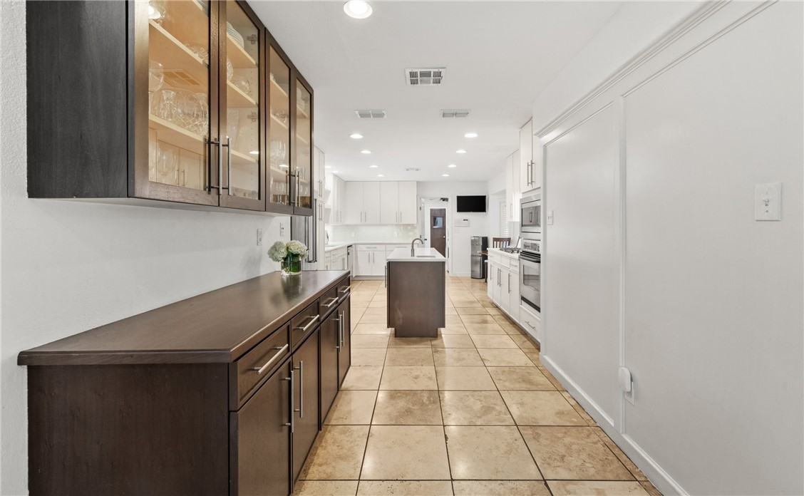 6113 Lost Creek Dr Property Photo 8